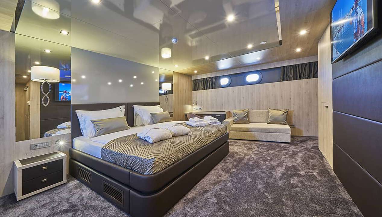 yacht image