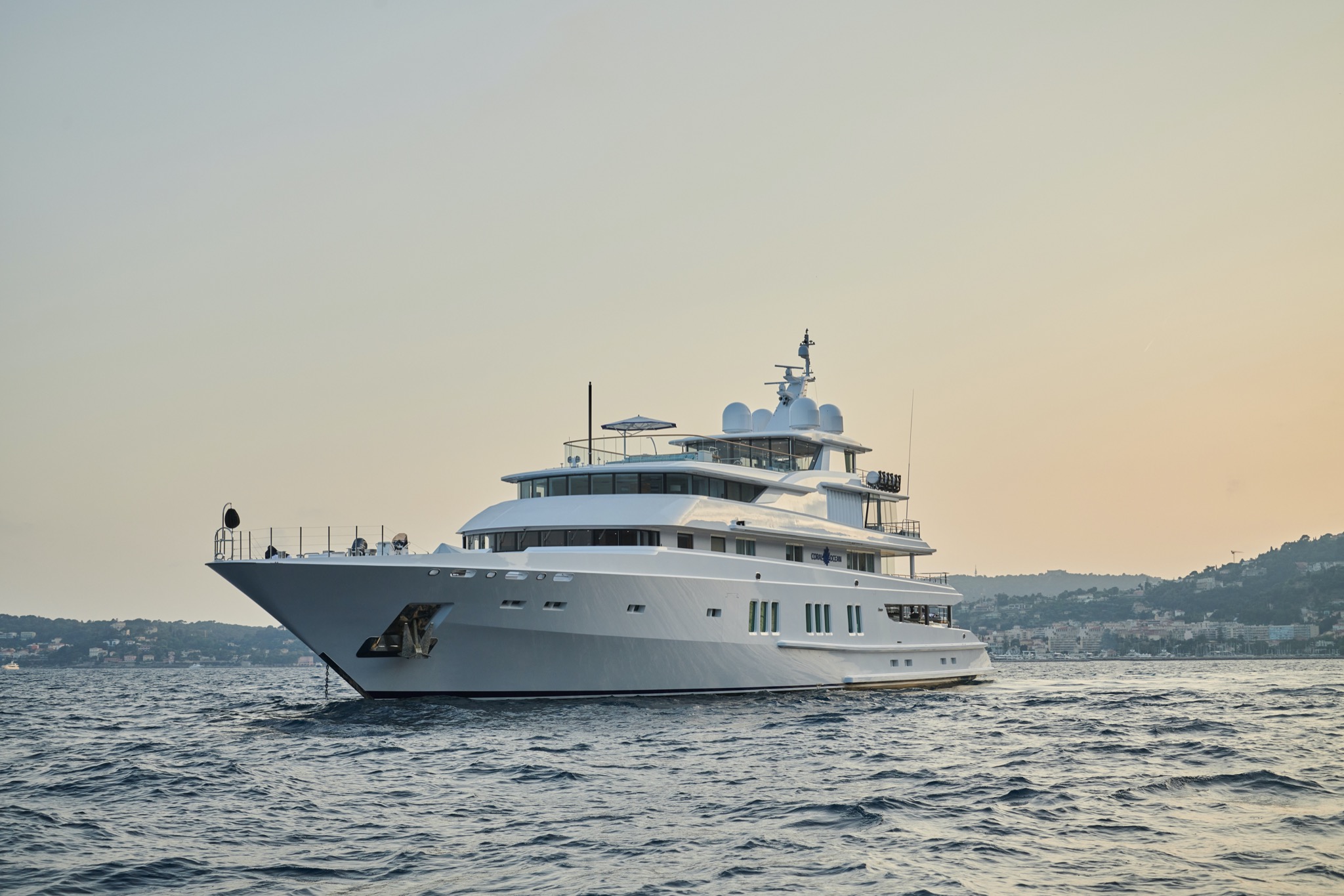 ICONIC SUPERYACHT REBORN & READY TO BE CHARTERED