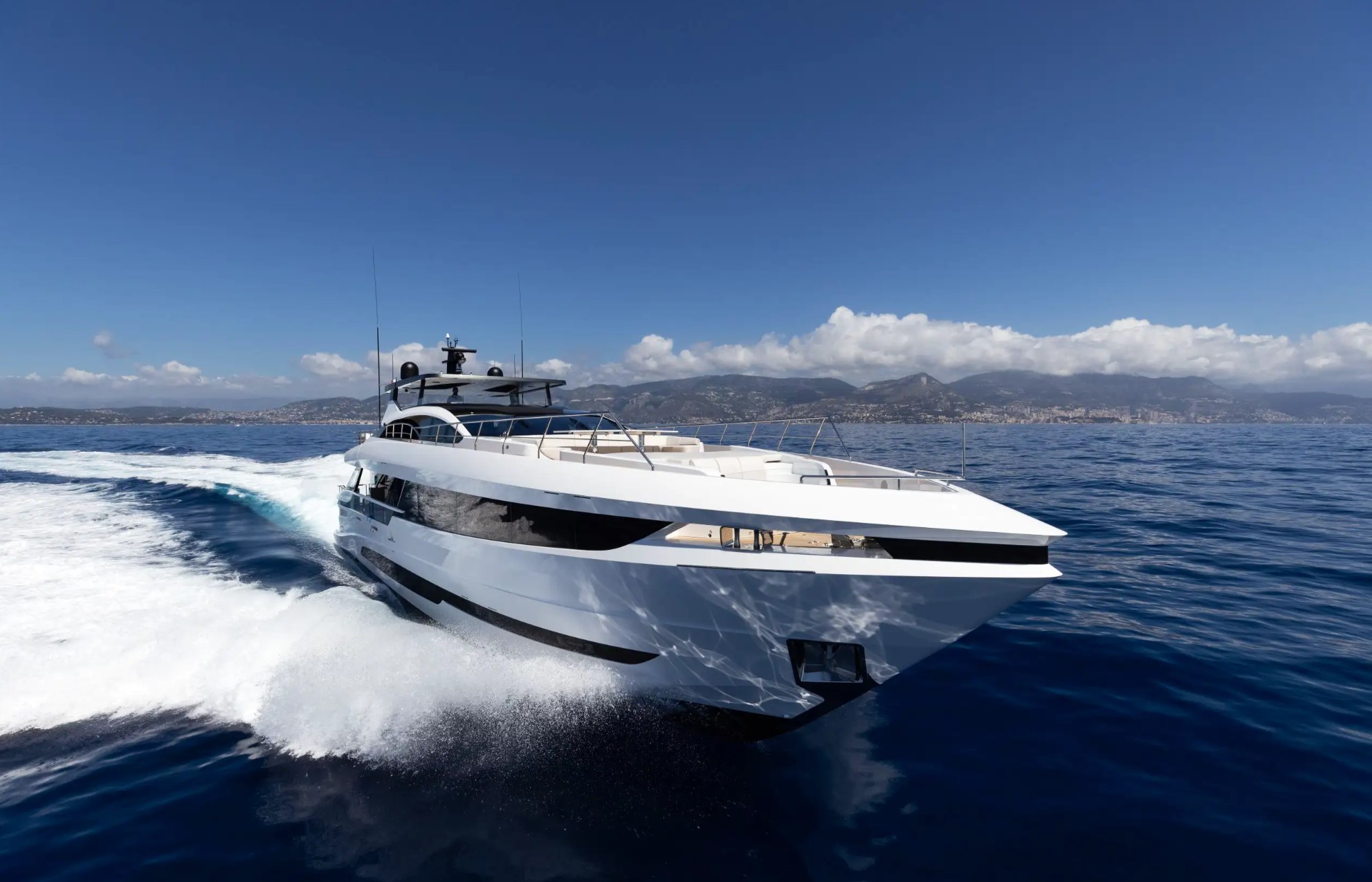 MANGUSTA yacht