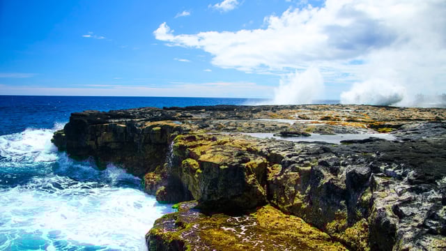 Splashing waves at the coast of Alofaaga