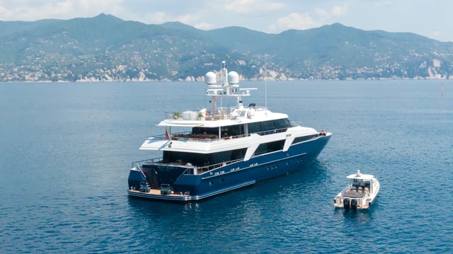 deep blue 2 yacht proprietario