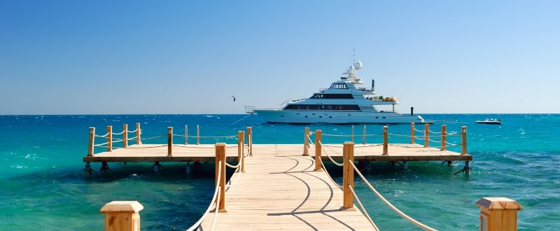 luxury-yacht-travel-indonesia