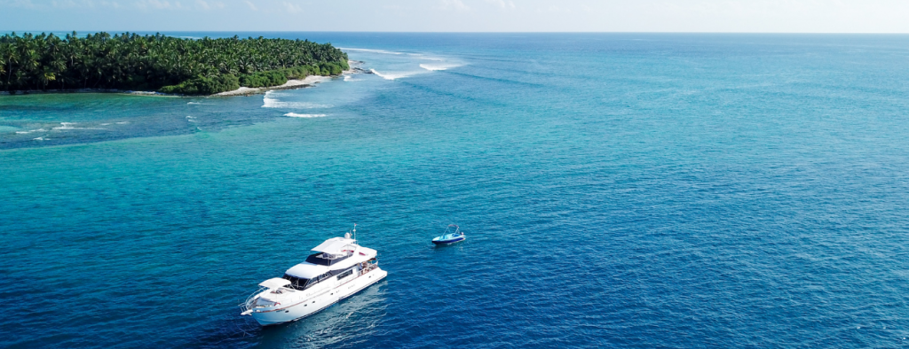 Maldives best destination to travel luxury yacht