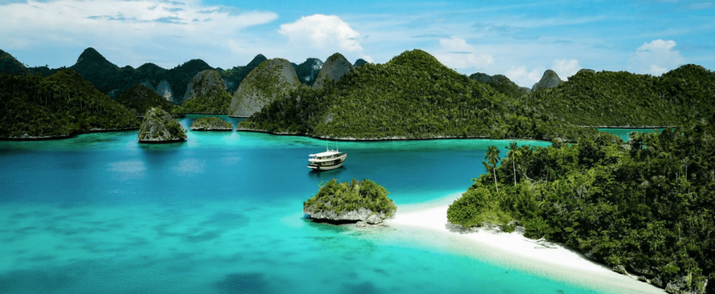 luxury-yacht-charters-indonesia-islands