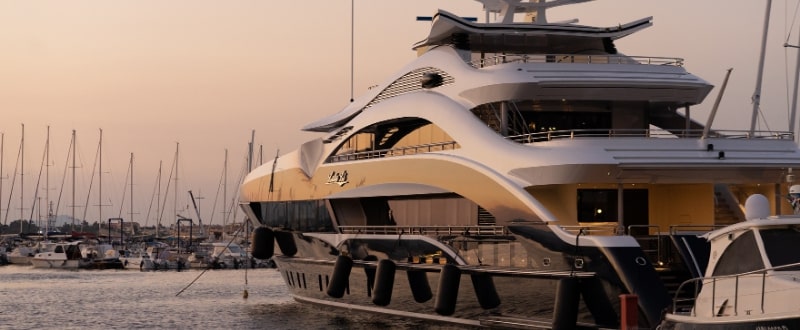 super-yacht-luxury-marina
