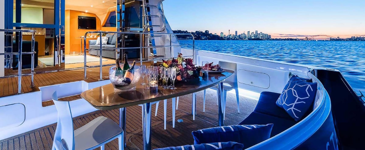 yacht party new years