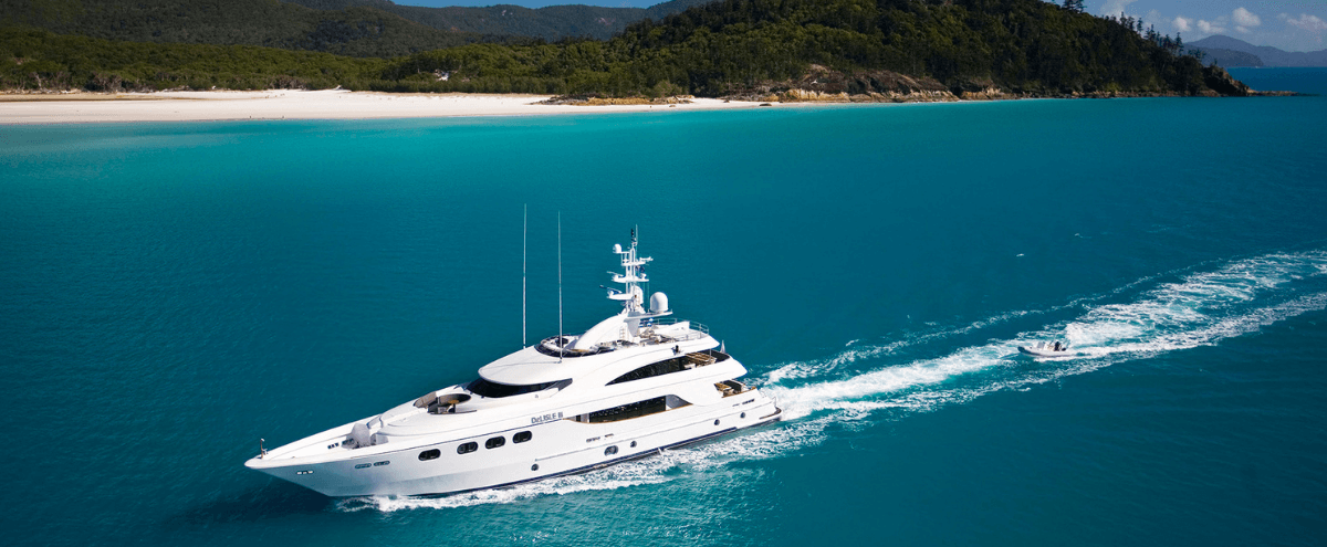 WHAT TO EXPECT ON A PRIVATE YACHT CHARTER