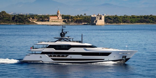 CUSTOM LINE 140 FOR SALE | LUXURY YACHTS FOR SALE itineraries