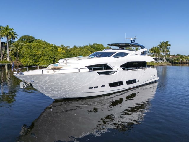 Sunseeker 95 Yacht