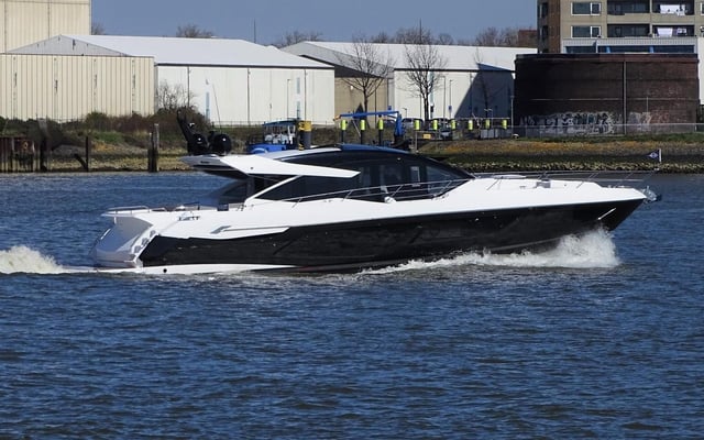 Sunseeker Predator 74 XPS