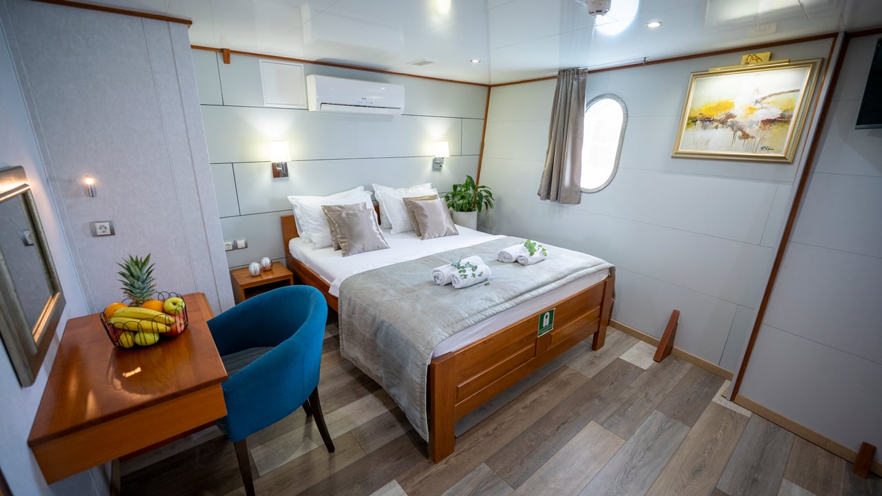 yacht image